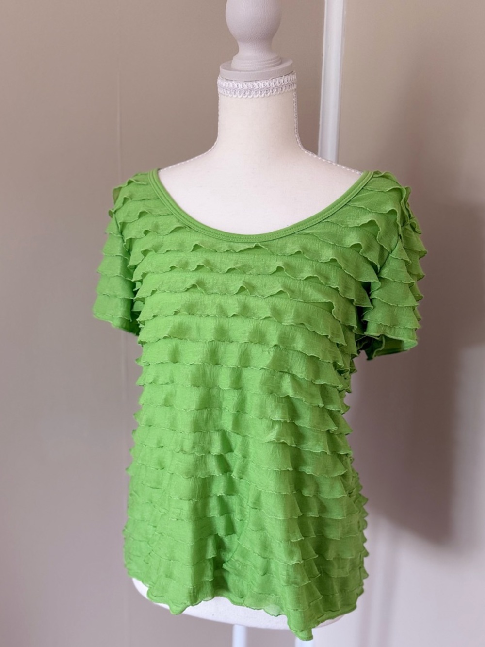 Vintage Y2K Green ruffle top short sleeves scoop neckline slinky brand M
